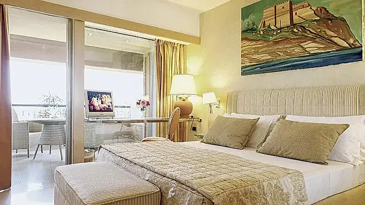 Zimmerbeispiel © Acacia Resort Parco dei Leoni