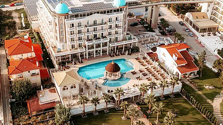 Das Wellness Santa Hotel Thessaloniki von oben