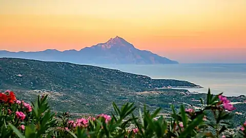 Der Berg Athos bei Sonnenuntergang © Creaturart - stock.adobe.com