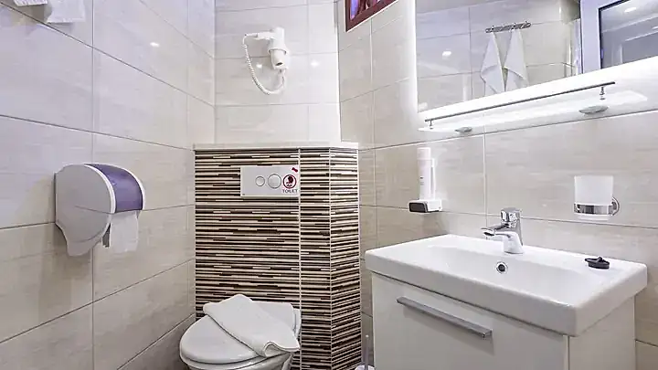 MY Solaris Badezimmerbeispiel © Riva Tours