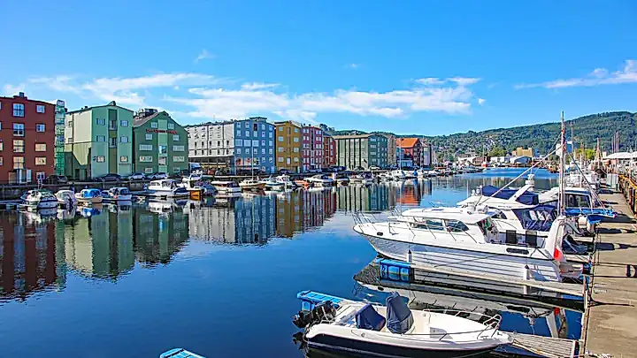 Der Hafen in Tromsø © Klaus Eppele - stock.adobe.com