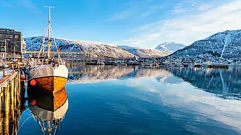 Boot in Tromsø © TravelPhotoBloggers - stock.adobe.com